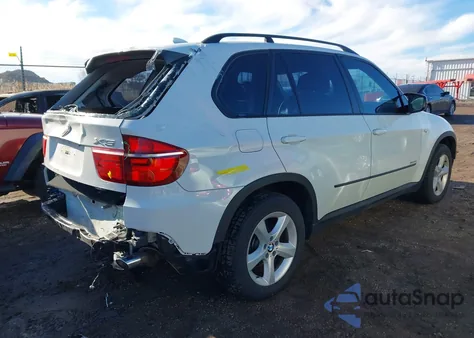 2010 BMW X5 xDrive35D z USA, uszkodzony, nr VIN 5UXFF0C51ALT75457